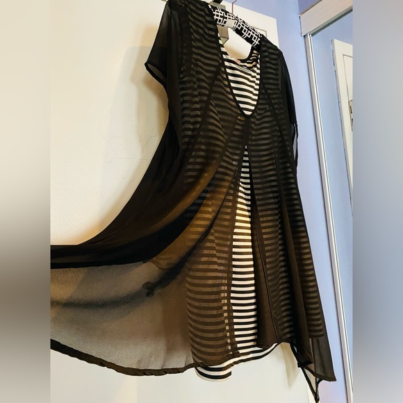 Stretchy black & white layered dress (Sz 6-8) - Picture 2 of 4